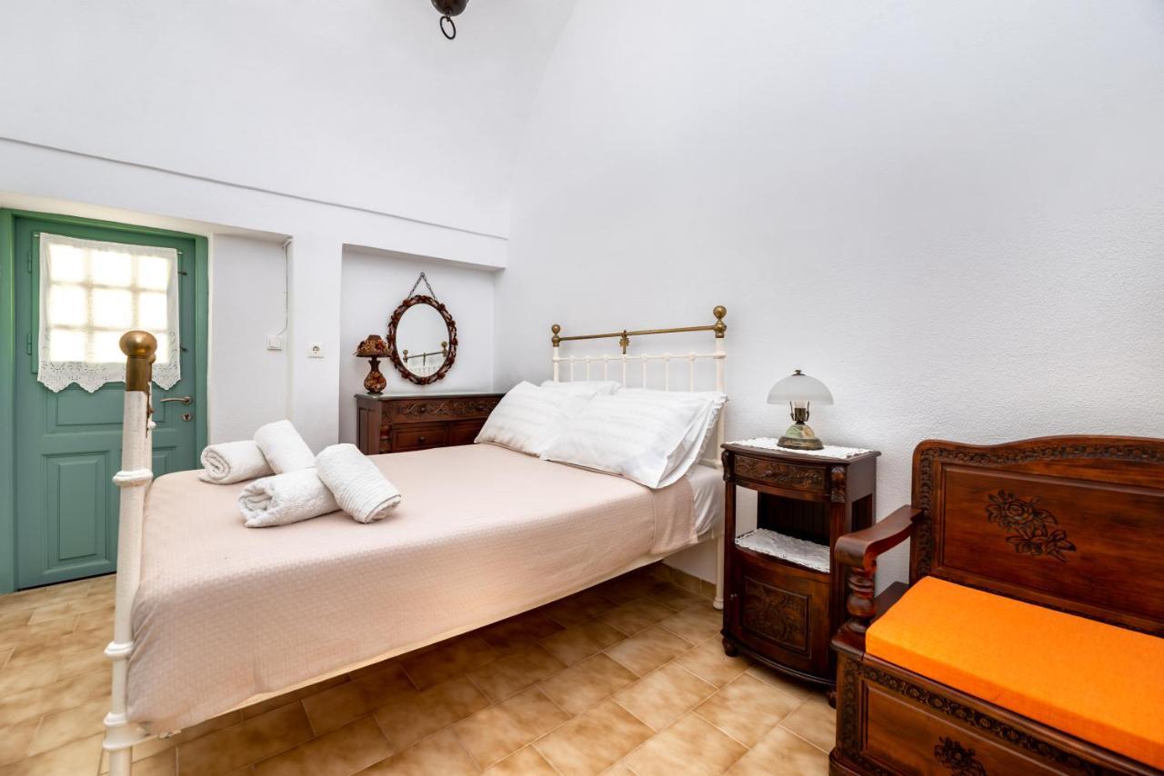 Authentic Santorinian Home Experience ฟิรา ภายนอก รูปภาพ