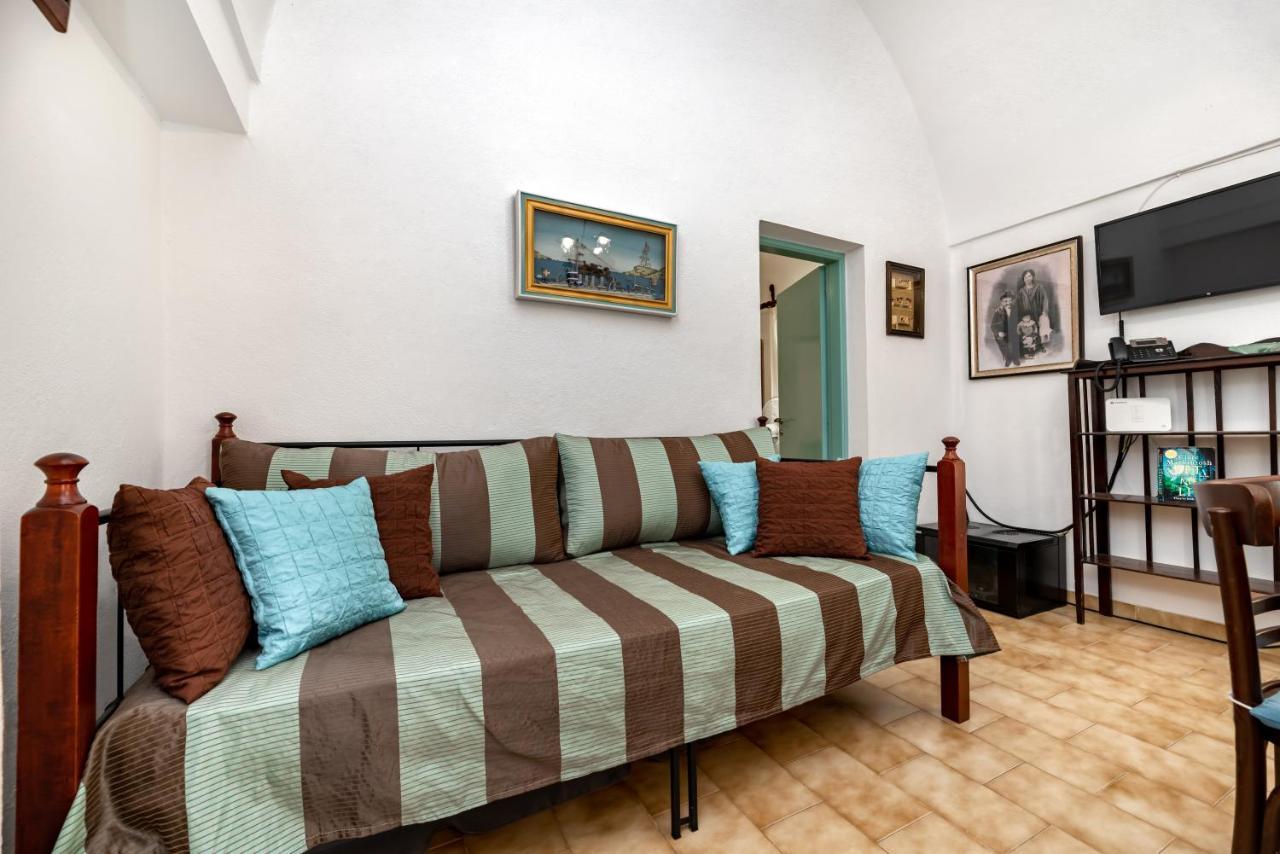 Authentic Santorinian Home Experience ฟิรา ภายนอก รูปภาพ